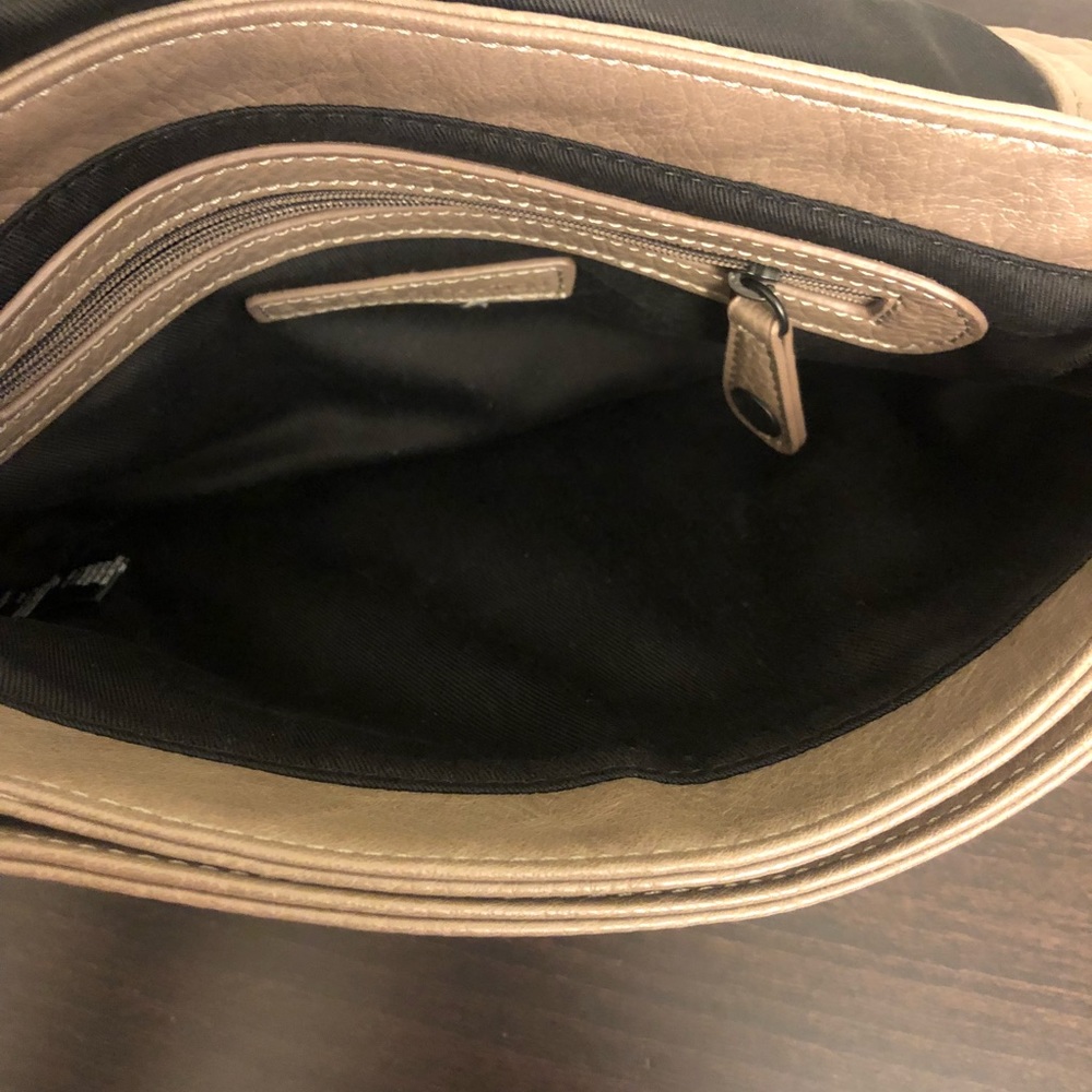 BCBGeneration clutch - Picture 3 of 7